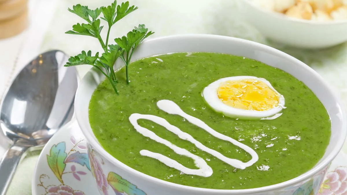 Pea soup with spinach